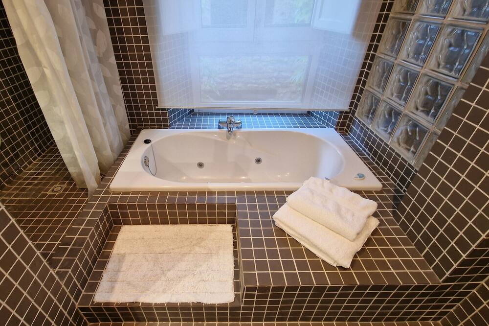 Photo of Bathroom in Boadella i les Escaules