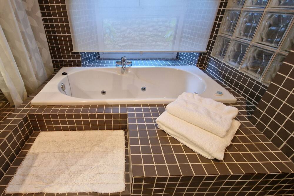Photo of Bathroom in Boadella i les Escaules