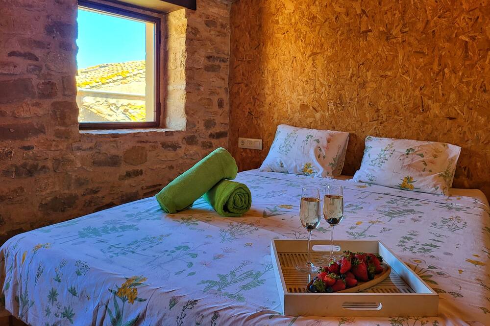 Photo of Bedroom in Peratallada