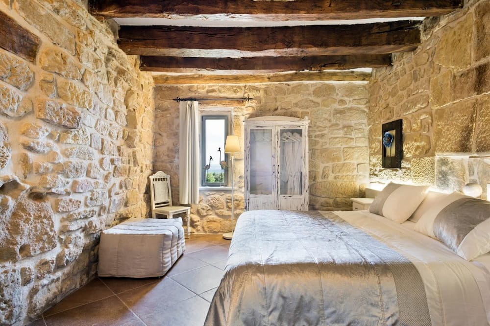 Photo of Bedroom in Tora