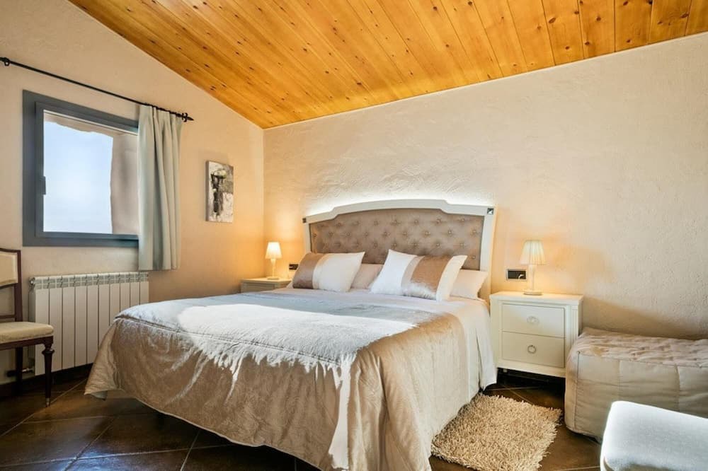 Photo of Bedroom in Tora