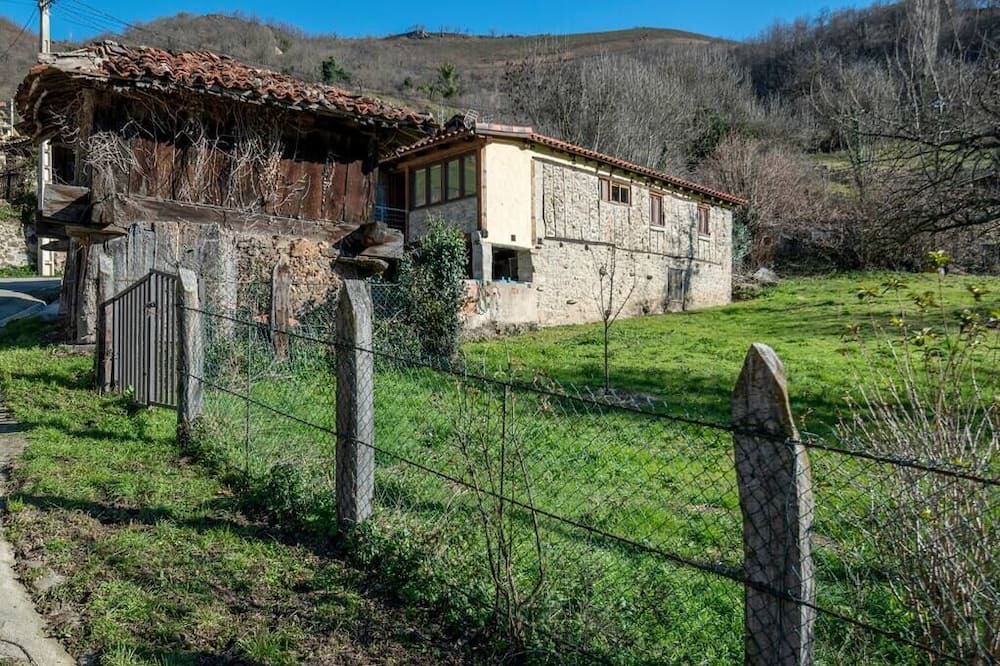 Photo of Outdoor in Lena