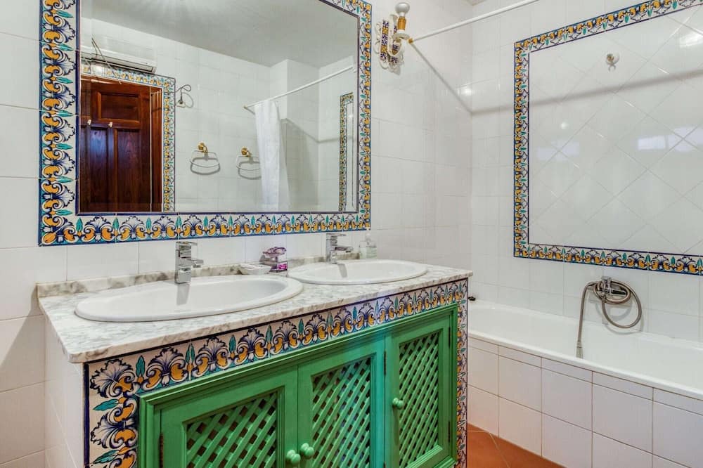 Photo of Bathroom in Higuera de la Sierra