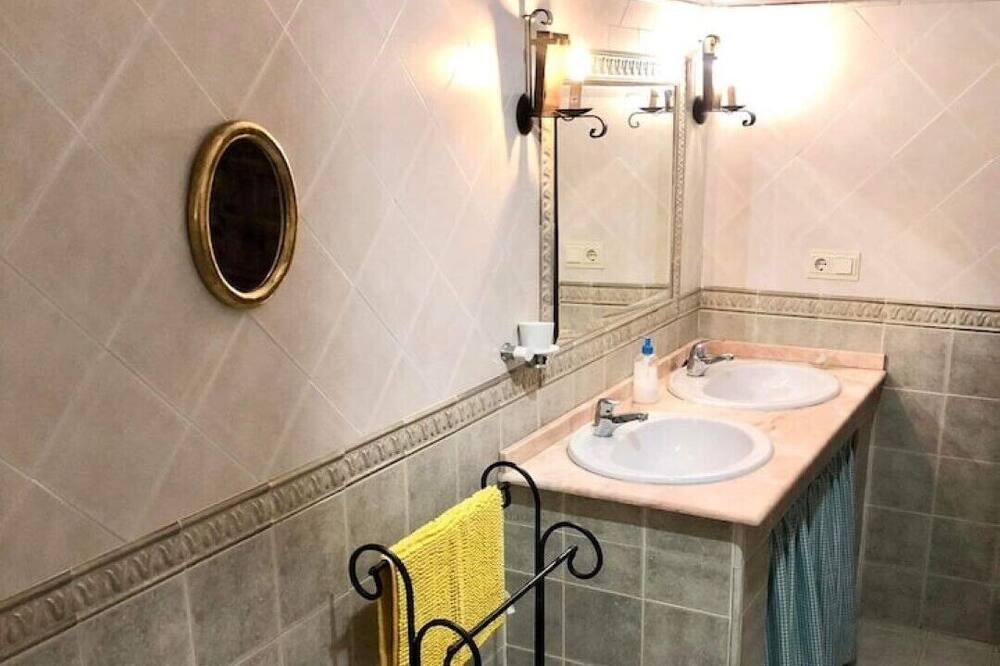 Photo of Bathroom in Arenas del Rey