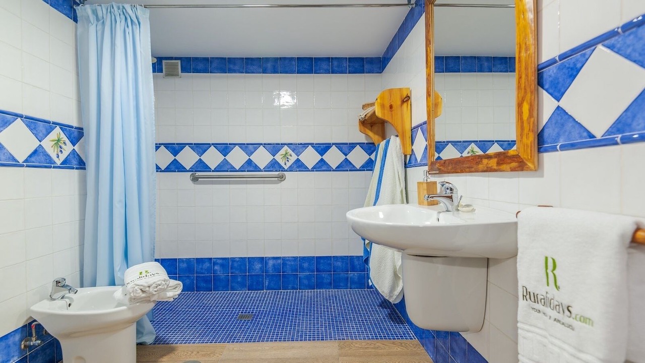 Photo of Bathroom in Castillo de Locubin