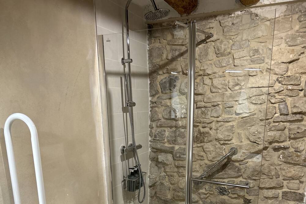 Photo of Bathroom in Llorac