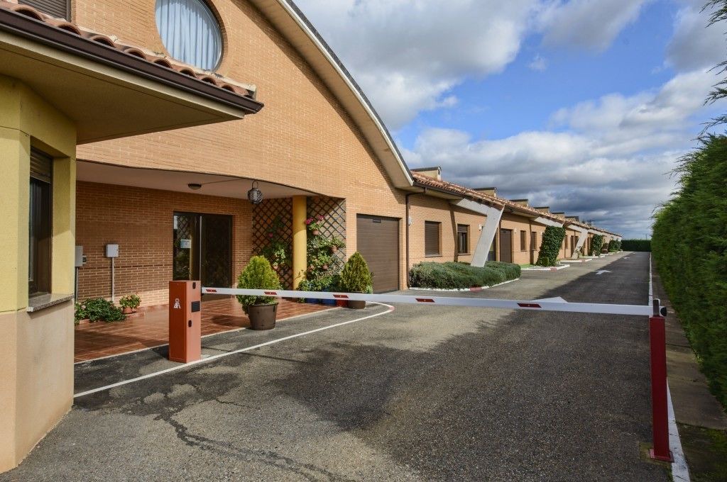 Photo of Outdoor in Ardon