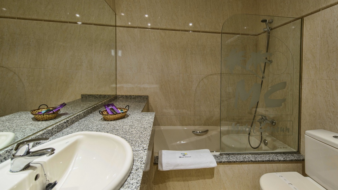Photo of Bathroom in Ardon