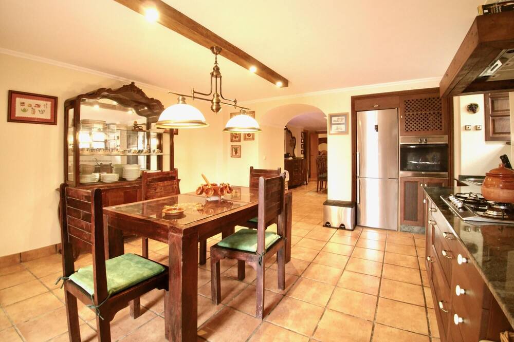 Photo of Kitchen in Feas