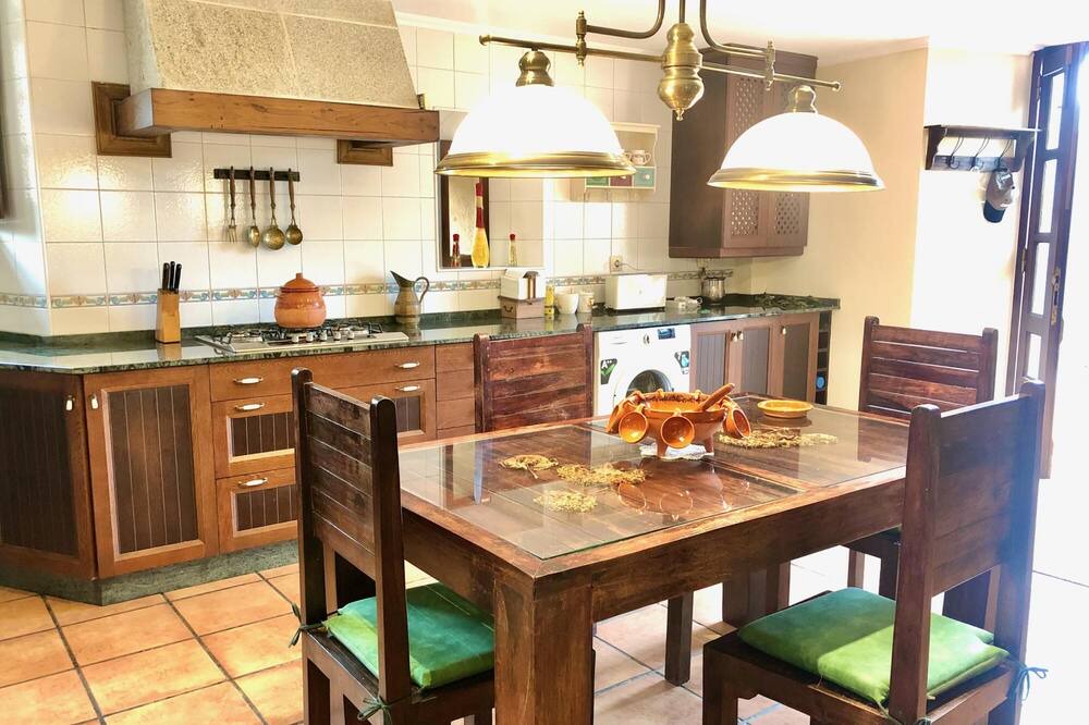 Photo of Kitchen in Feas