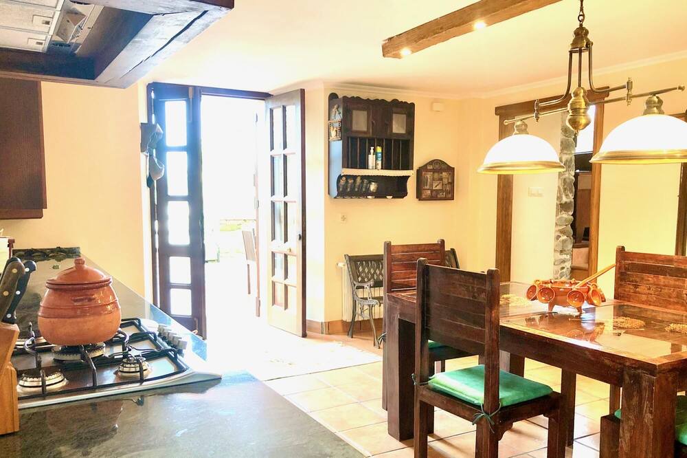 Photo of Kitchen in Feas