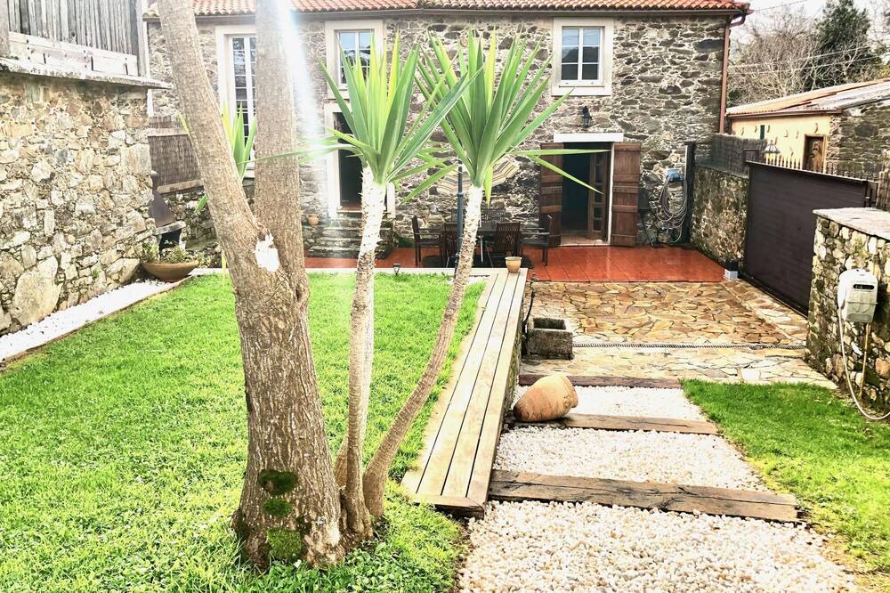 Photo of Outdoor in Feas