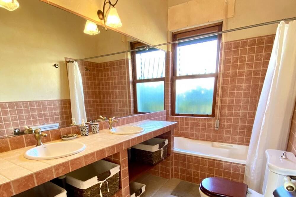 Photo of Bathroom in Faro