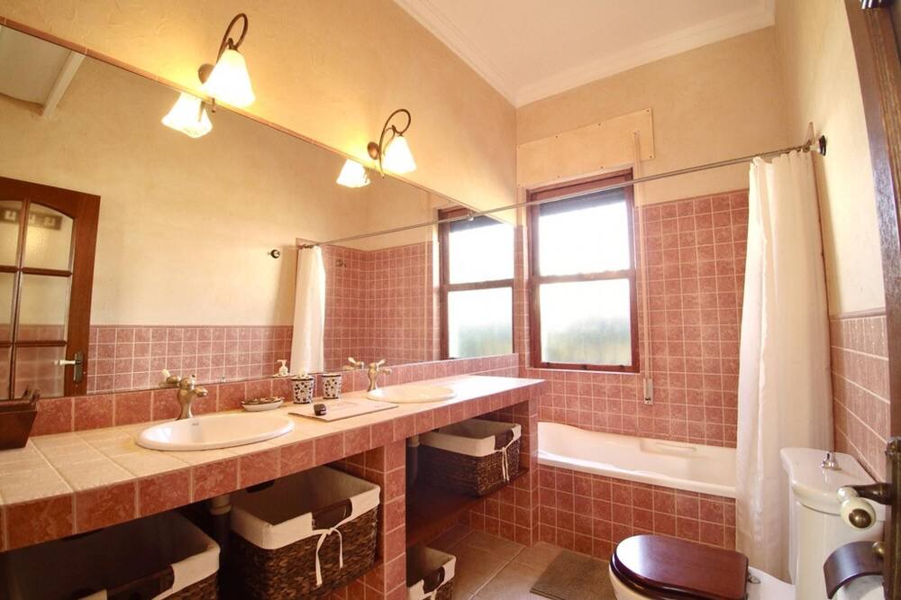 Photo of Bathroom in Faro