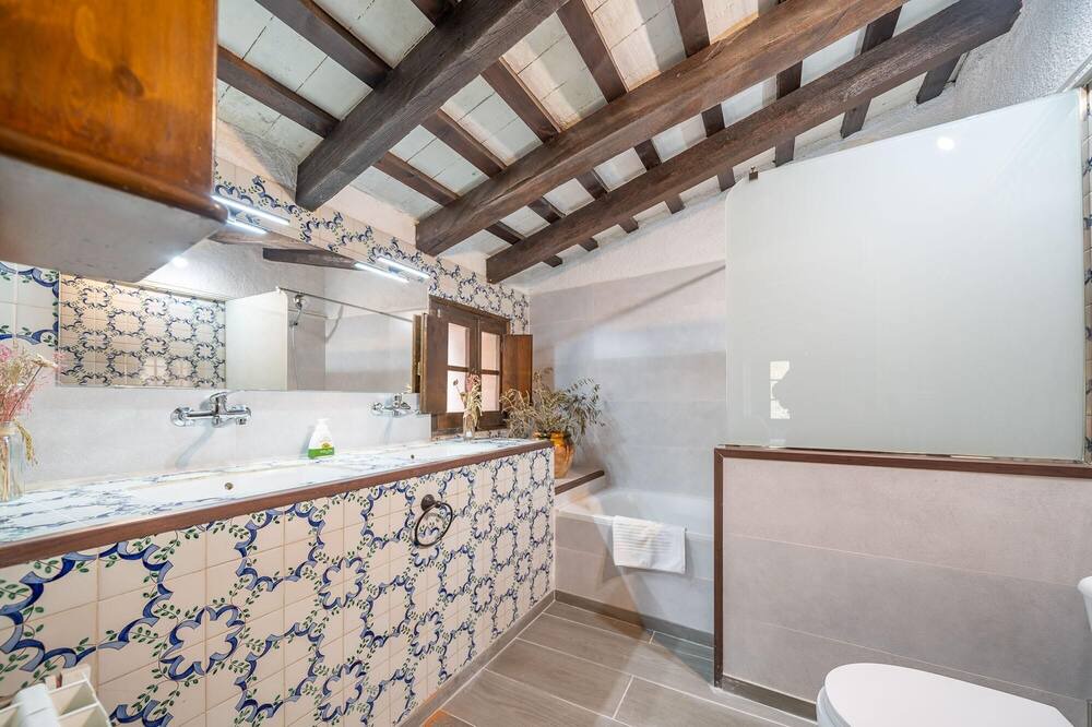 Photo of Bathroom in Llagostera