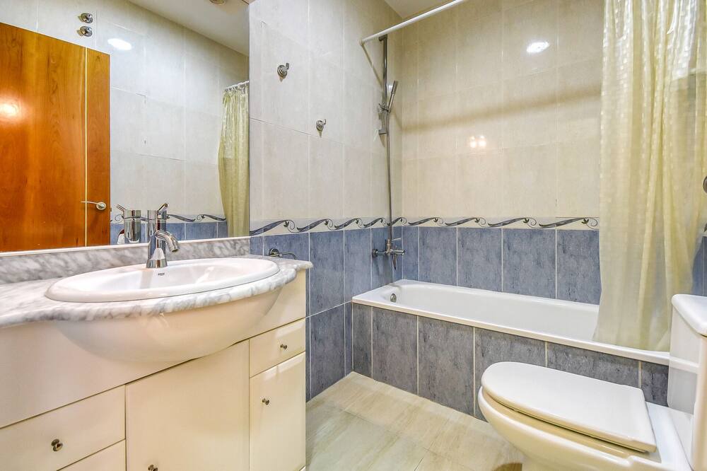 Photo of Bathroom in Palau-Saverdera