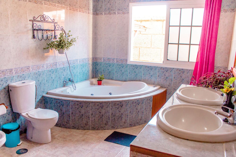 Photo of Bathroom in Buzanada