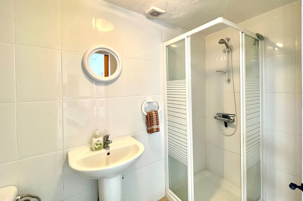 Photo of Bathroom in Cullar