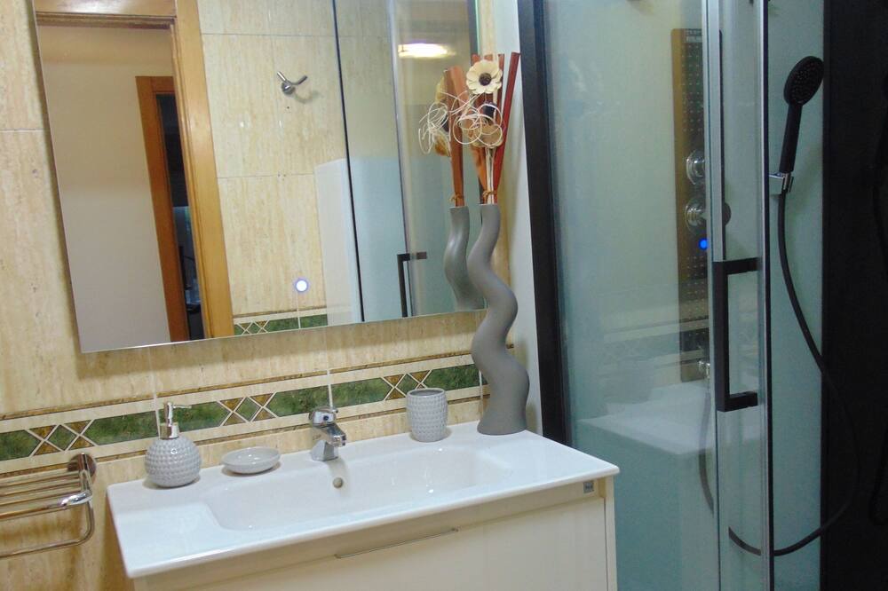 Photo of Bathroom in Teo