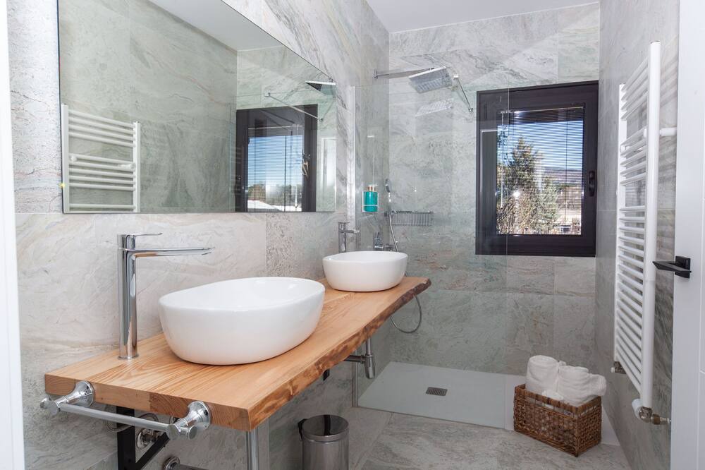 Photo of Bathroom in Duruelo de la Sierra