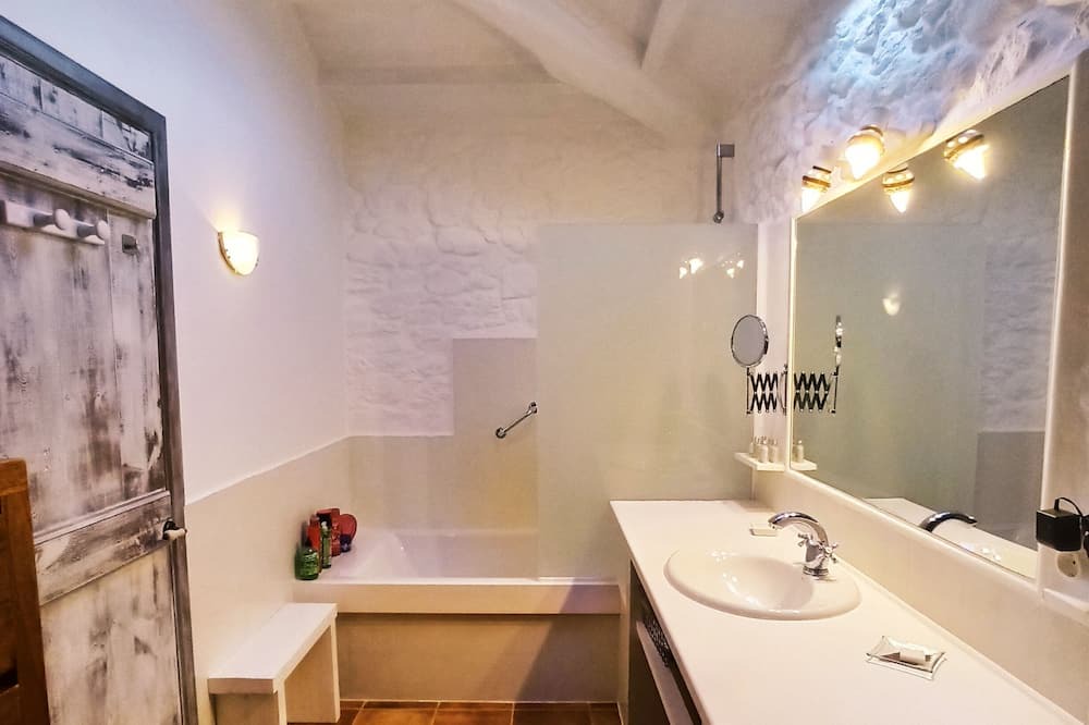 Photo of Bathroom in Chavin