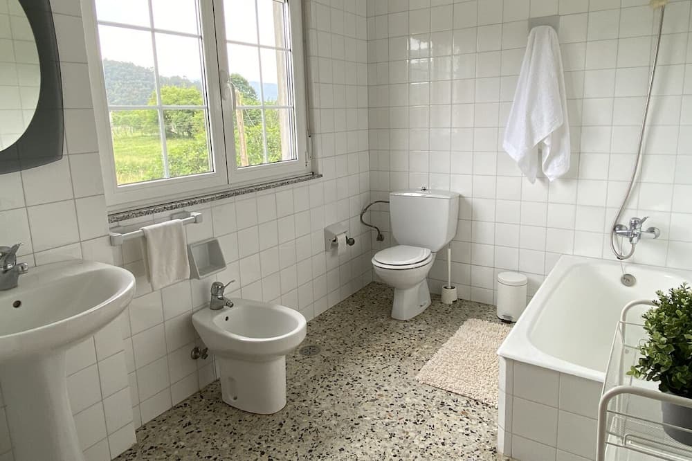 Photo of Bathroom in Viveiro