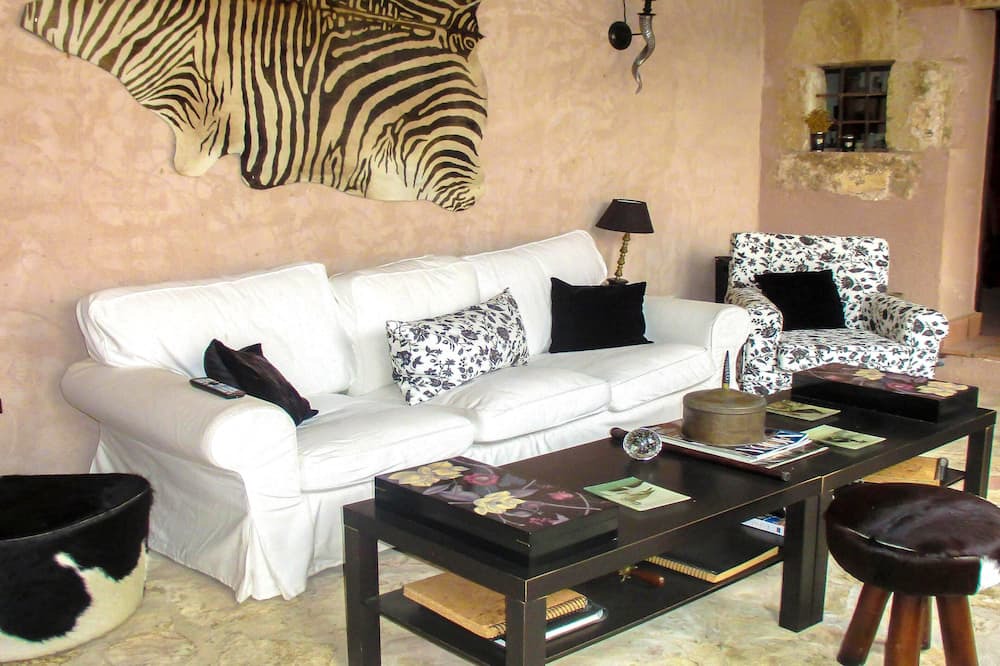 Photo of Livingroom in Valdevacas y Guijar
