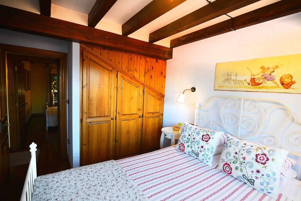 Photo of Bedroom in Tudes