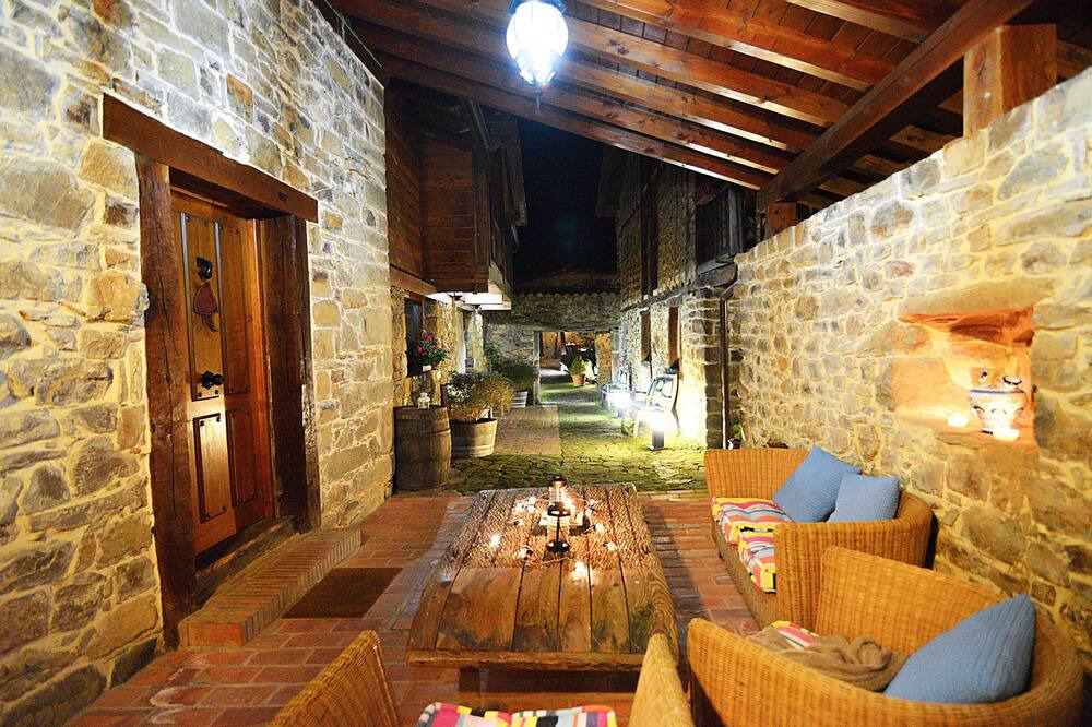 Photo of Outdoor in Tudes