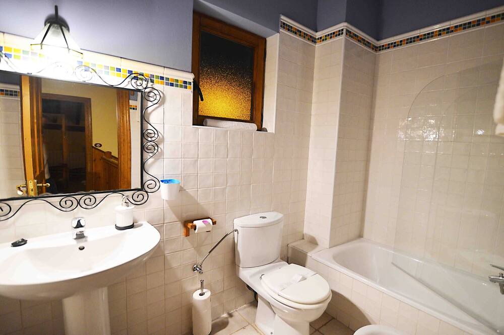 Photo of Bathroom in Tudes