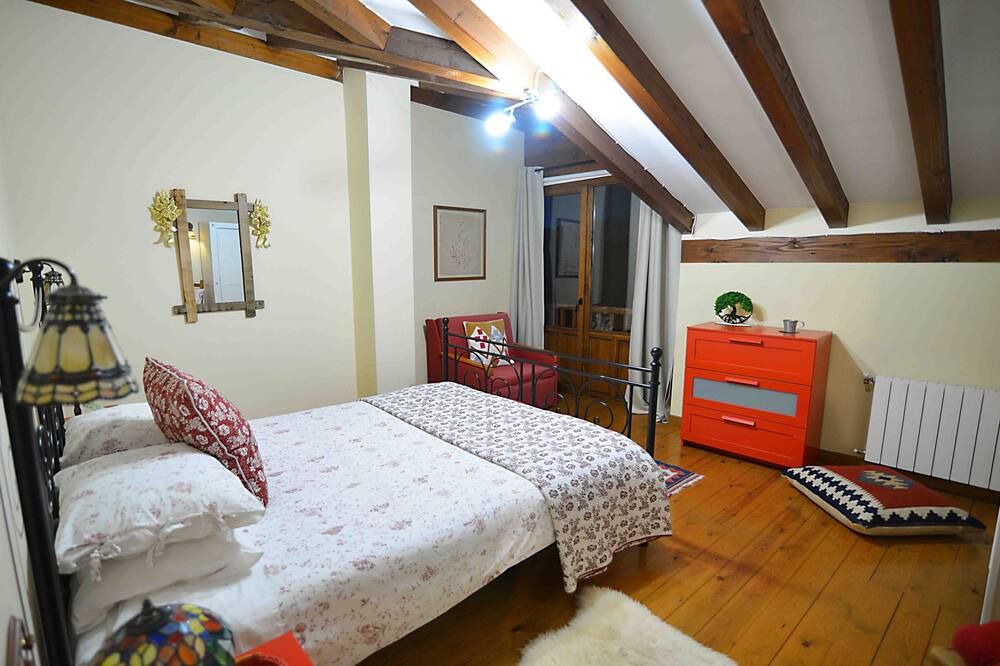 Photo of Bedroom in Tudes