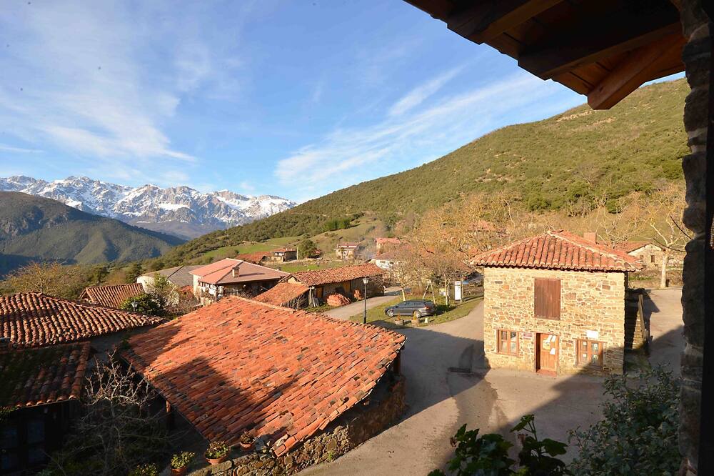 Photo of Outdoor in Tudes