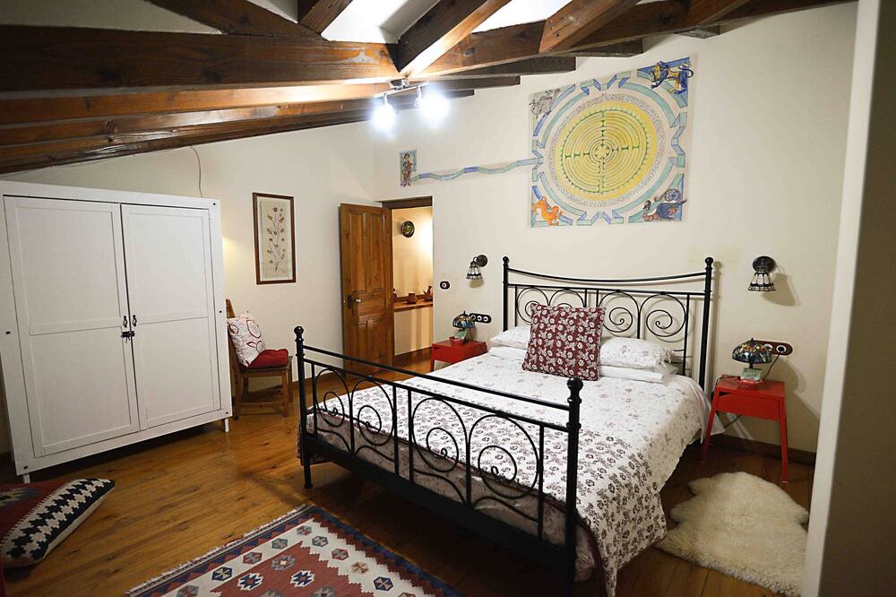 Photo of Bedroom in Tudes