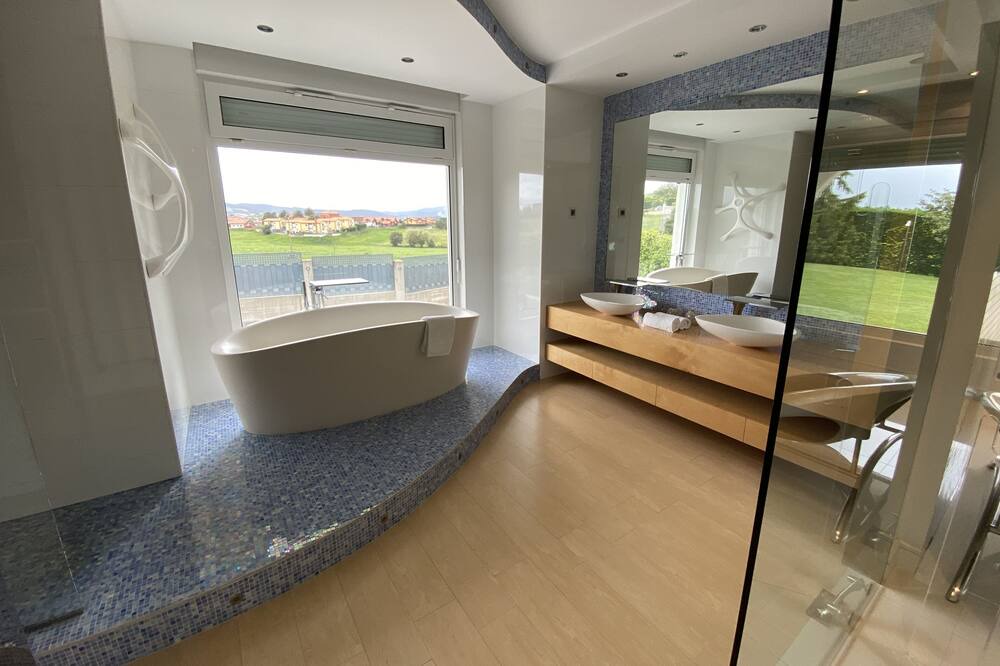 Photo of Bathroom in Hinojedo