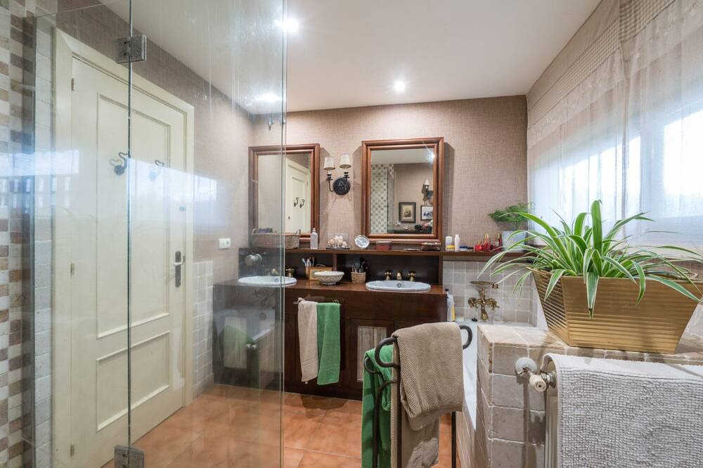 Photo of Bathroom in Teo