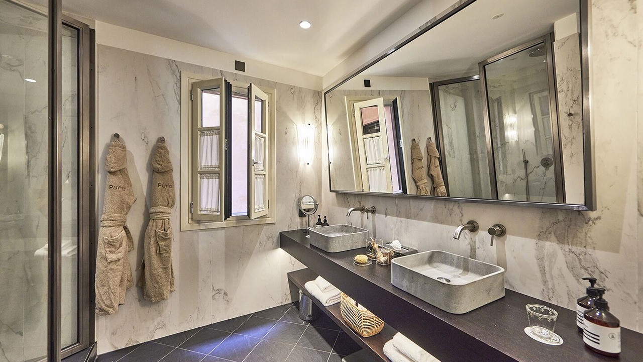 Photo of Bathroom in La Llotja-Born