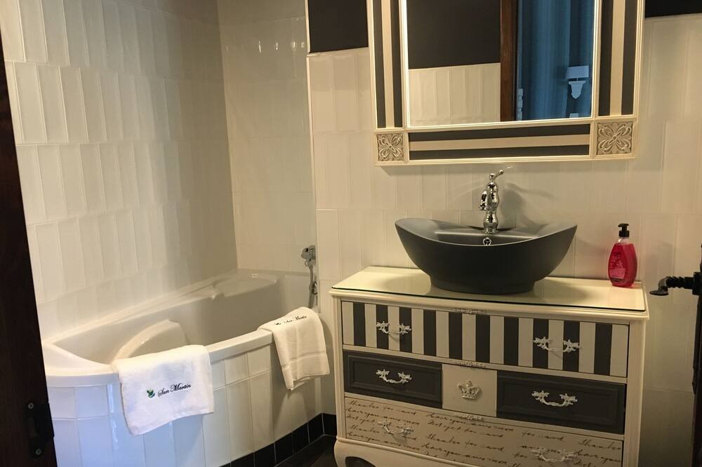 Photo of Bathroom in Fuentiduena