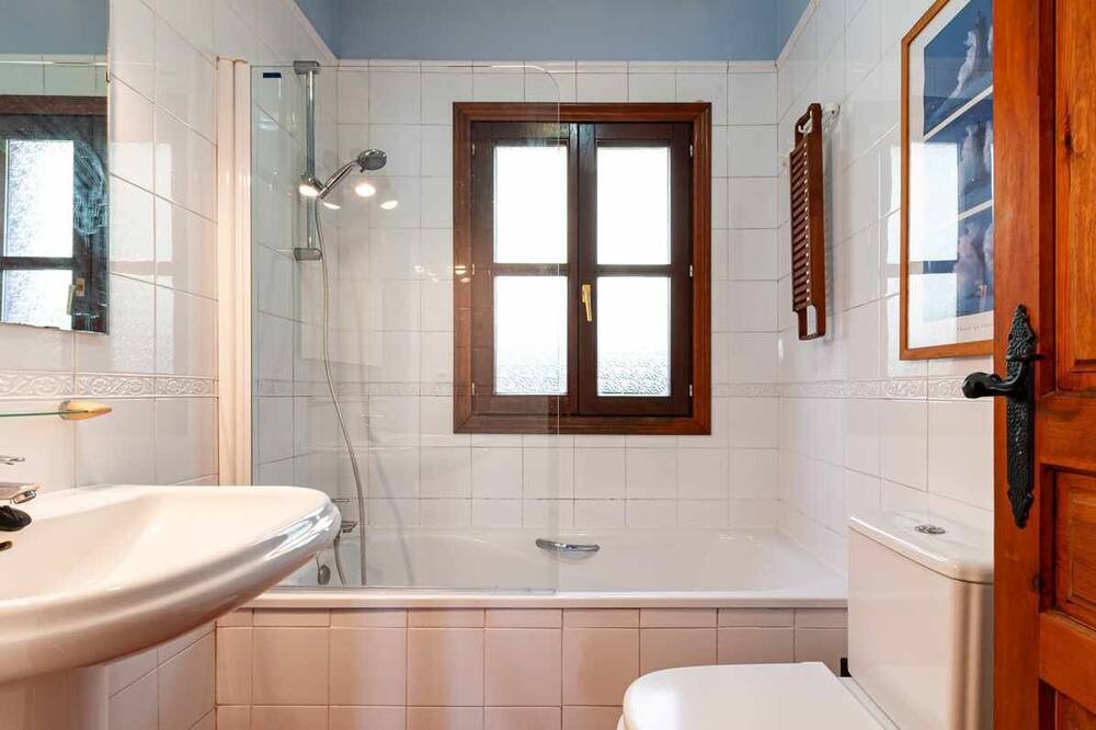 Photo of Bathroom in Puente Nuevo