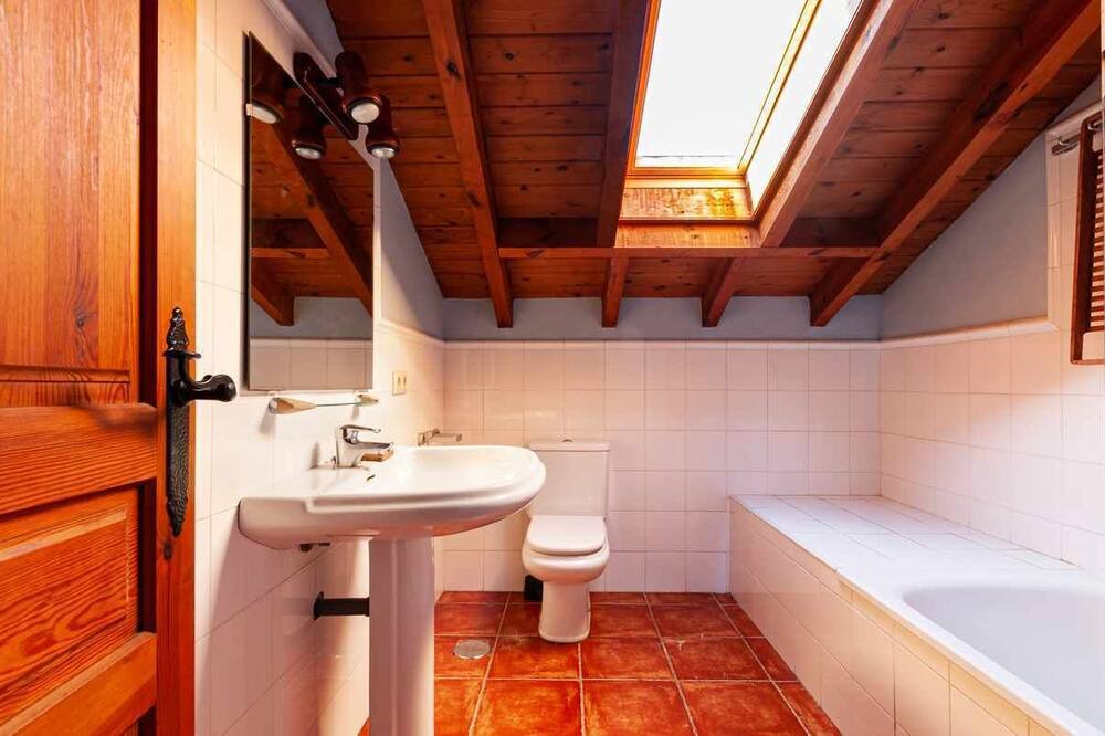 Photo of Bathroom in Puente Nuevo