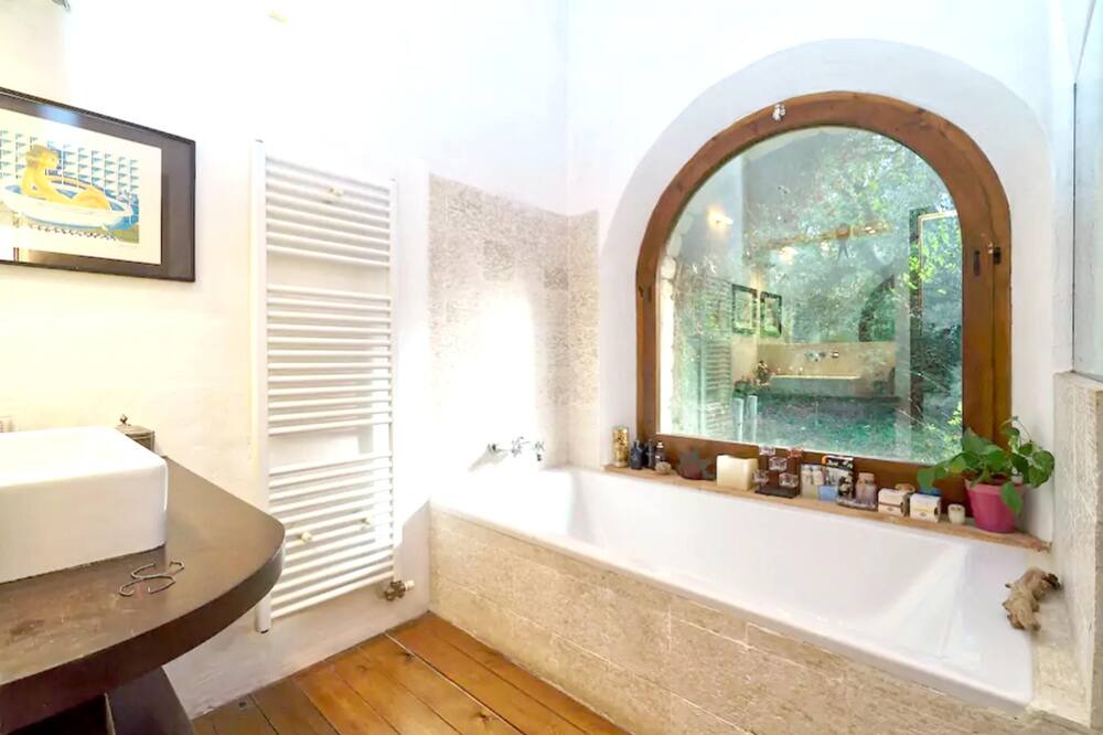 Photo of Bathroom in Saus