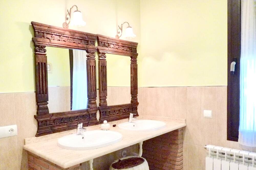 Photo of Bathroom in Fernan Caballero