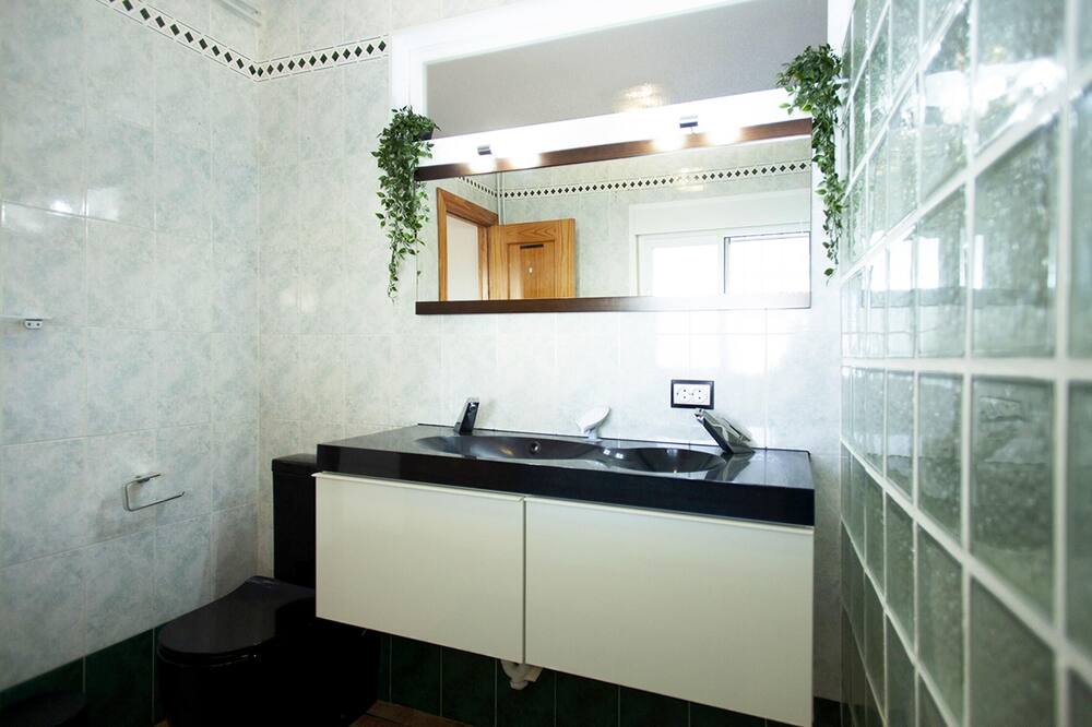 Photo of Bathroom in Linares