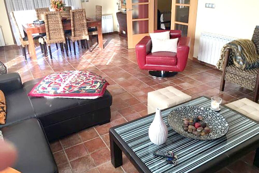 Photo of Livingroom in Quintanilla del Agua y Tordueles