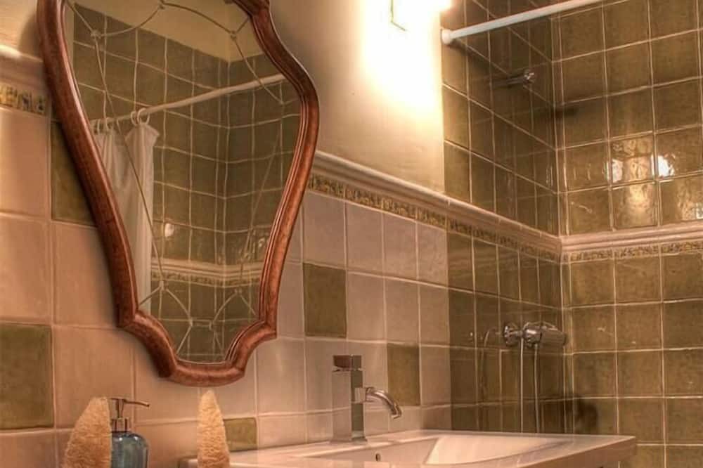 Photo of Bathroom in Alia