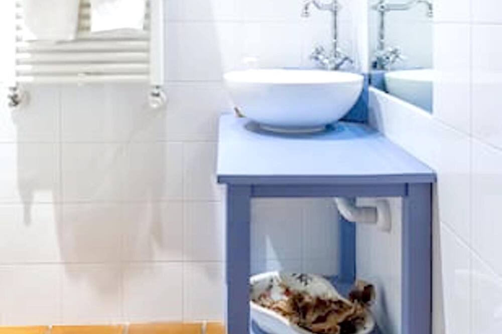 Photo of Bathroom in San Sadurnino