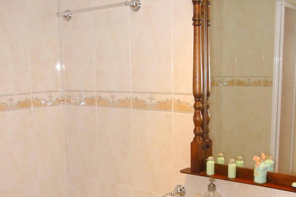 Photo of Bathroom in Bonar