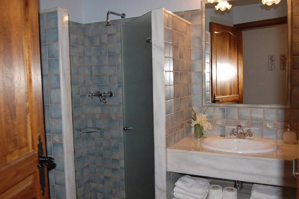 Photo of Bathroom in Camos
