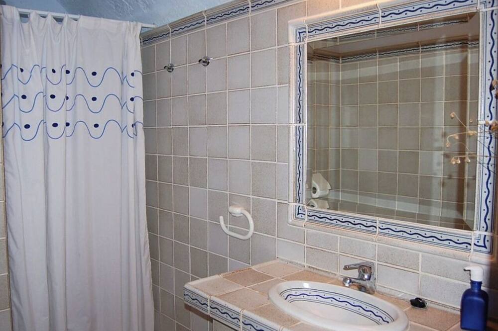 Photo of Bathroom in Camos