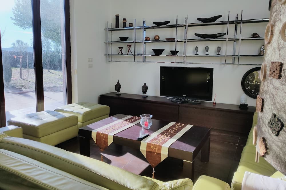 Photo of Livingroom in Las Ventas con Pena Aguilera