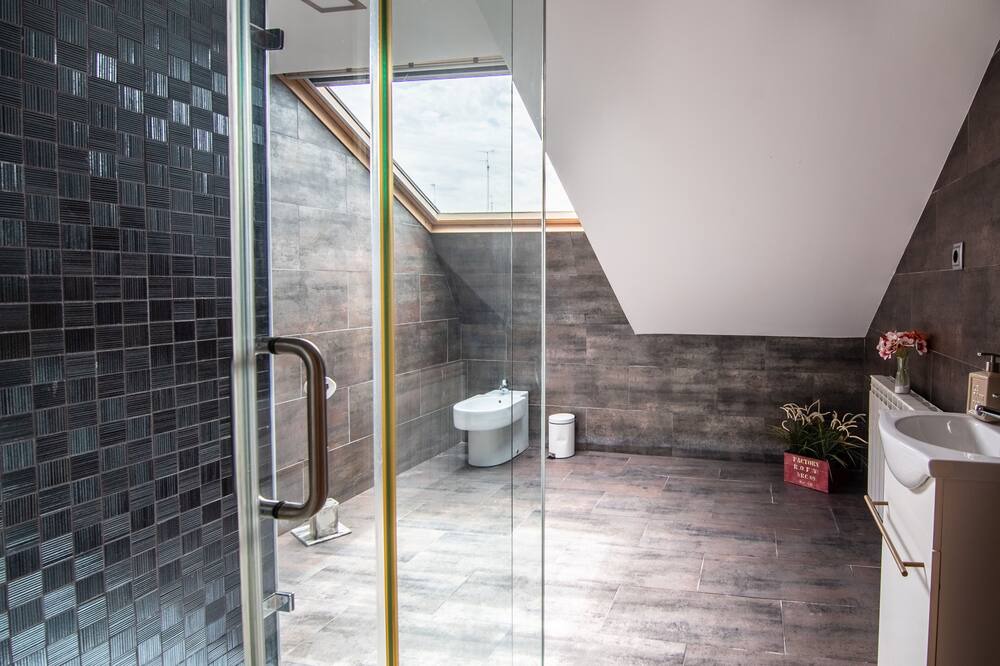 Photo of Bathroom in Haro